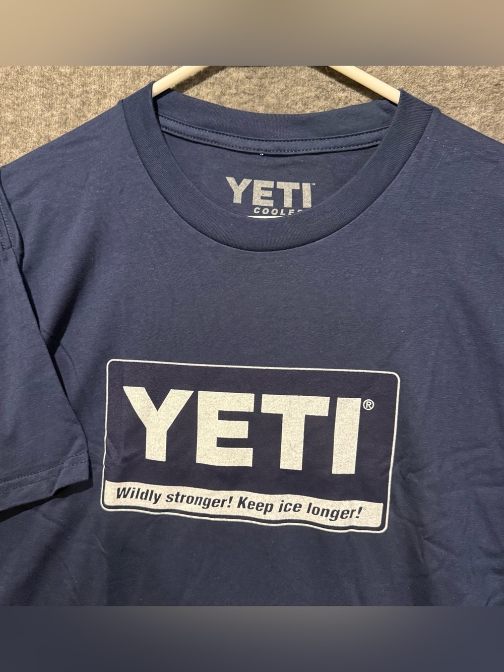 Yeti Coolers Tee Shirt Mens Large Navy Blue 100% Cotton Light Soft NWT